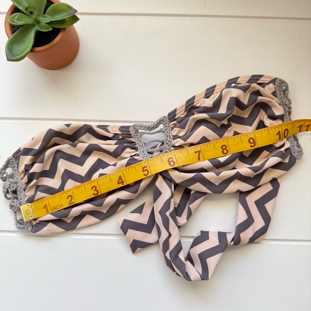 Acacia Chevron Patterned Bandeau Top - Picture 4 of 7